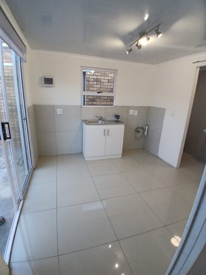 To Let 1 Bedroom Property for Rent in Rondevlei Park Western Cape